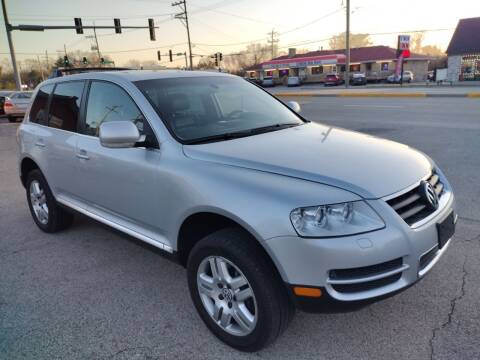 2005 Volkswagen Touareg for sale at GLOBAL AUTOMOTIVE in Grayslake IL