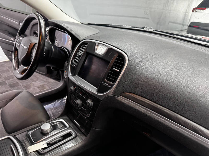 2020 Chrysler 300 Touring