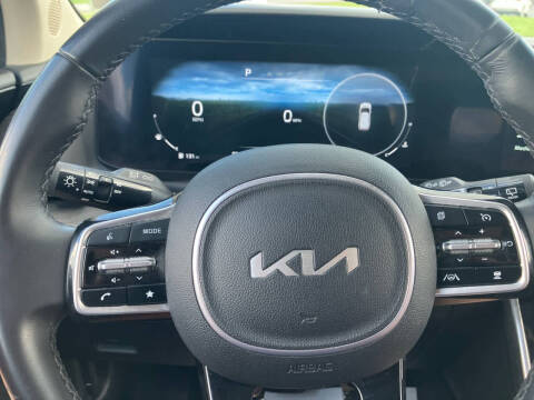 2023 Kia Carnival SX