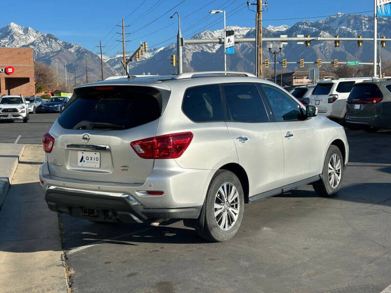 2017 Nissan Pathfinder SV