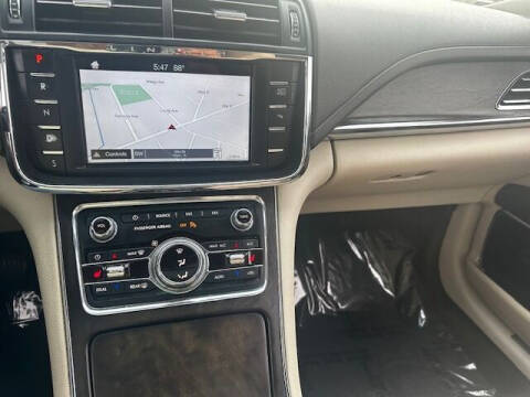 2017 Lincoln Continental Select