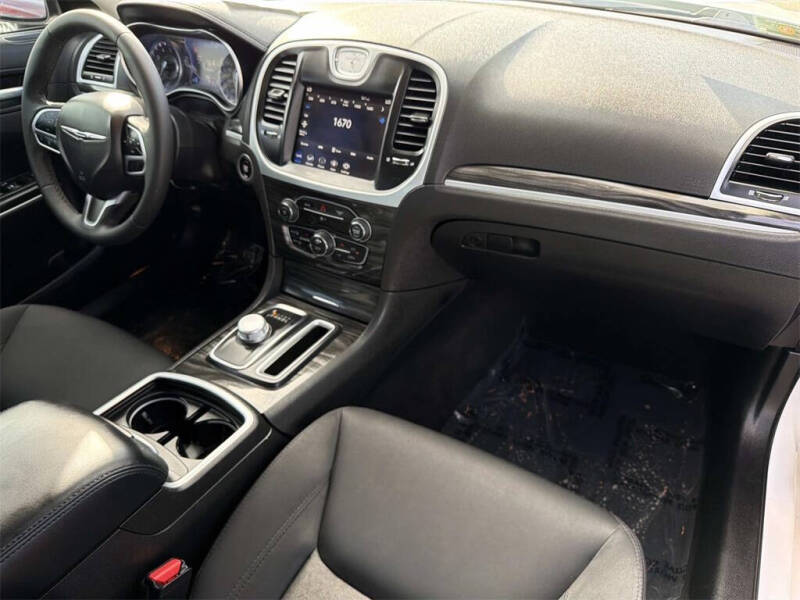 2022 Chrysler 300 Touring