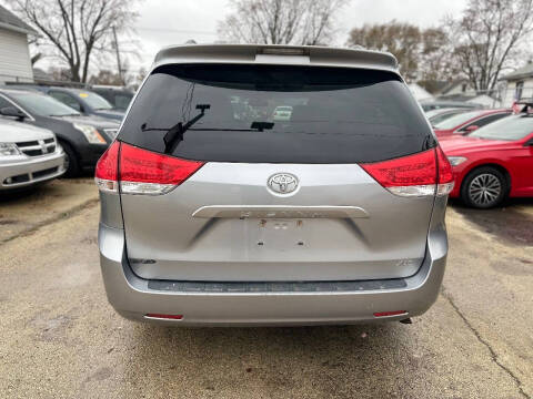 2012 Toyota Sienna XLE 8-Passenger