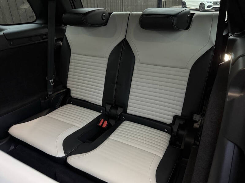 2024 Land Rover Discovery P360 Dynamic SE