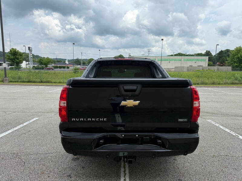 2011 Chevrolet Avalanche LTZ