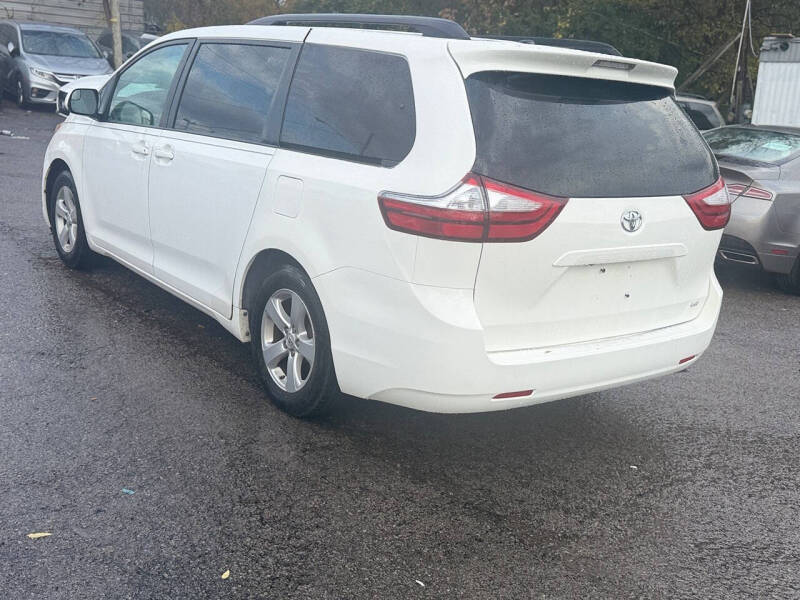 2015 Toyota Sienna LE 8-Passenger