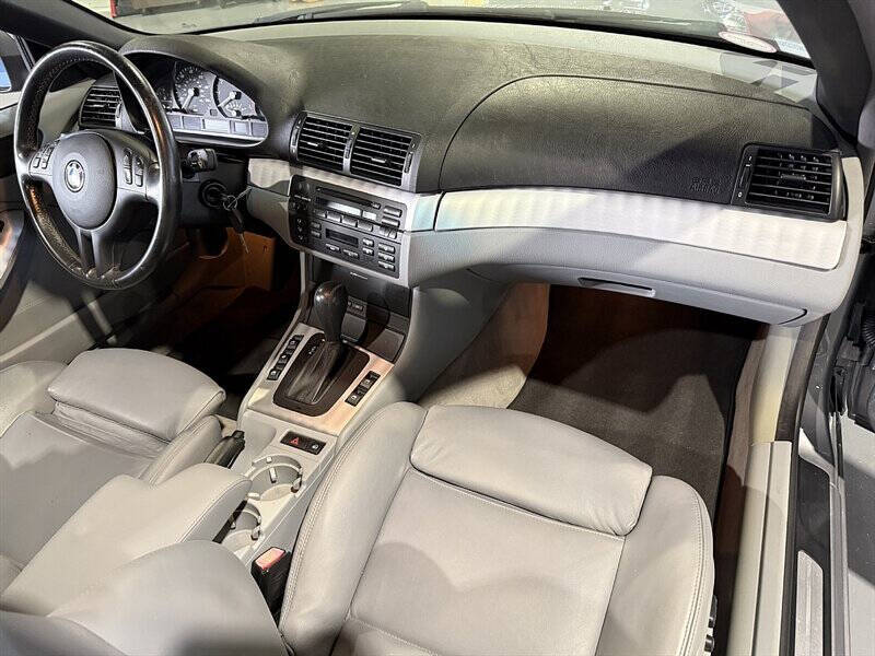 2004 BMW 3 Series 16