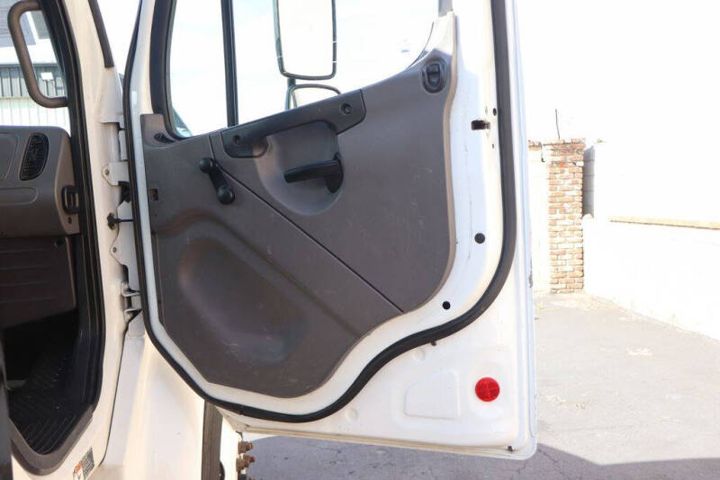 2019 Freightliner M2 106