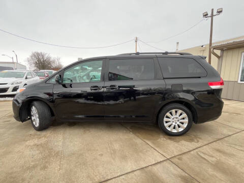 2012 Toyota Sienna LE 7-Passenger