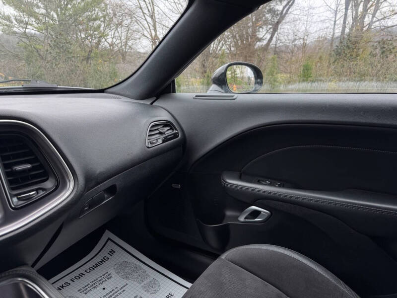 2017 Dodge Challenger 392 HEMI Scat Pack Shaker