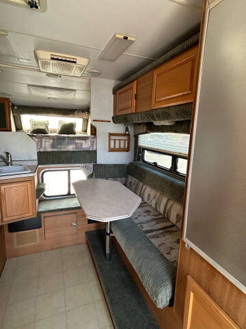 2005 Lance CAMPER 920