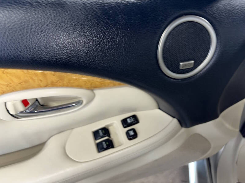 2005 Lexus SC 430