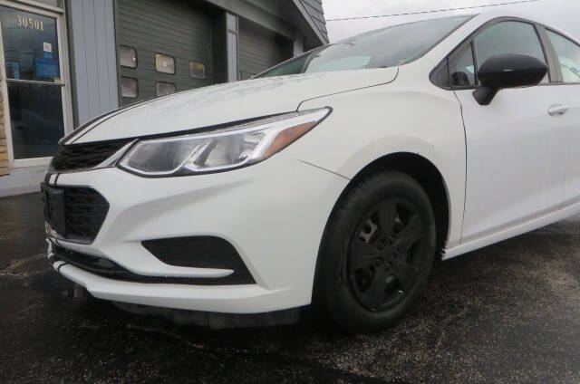 2017 Chevrolet Cruze LS photo 32