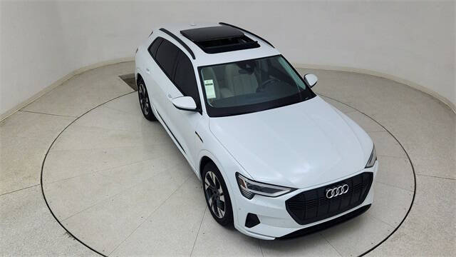 2022 Audi e-tron quattro Premium