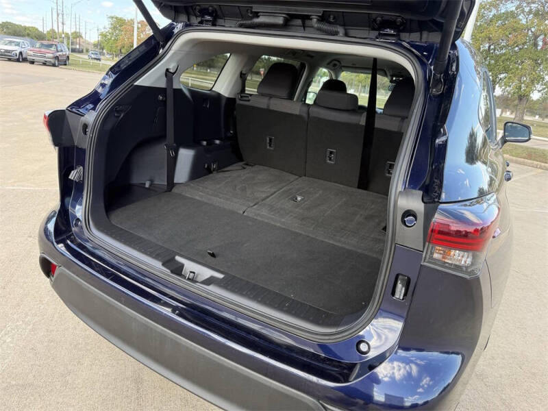 2025 Toyota Highlander LE