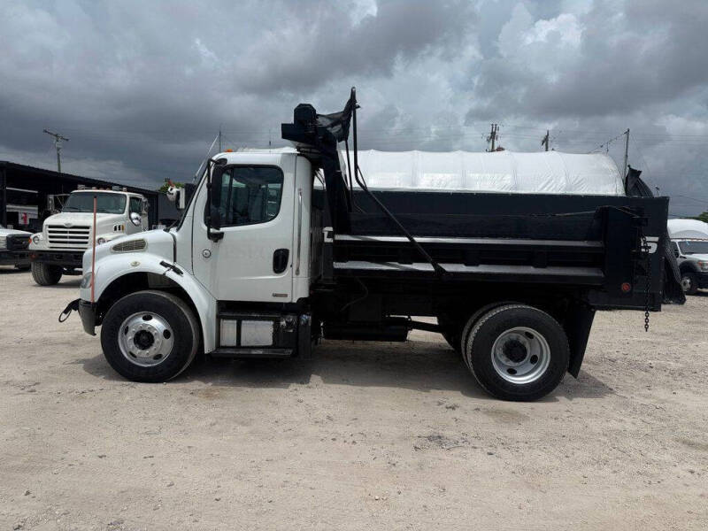2011 Freightliner M2 106
