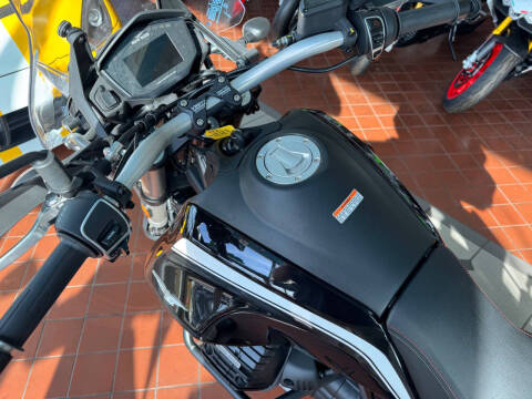 2022 Moto Guzzi V85 TT Guardia dOnore E5