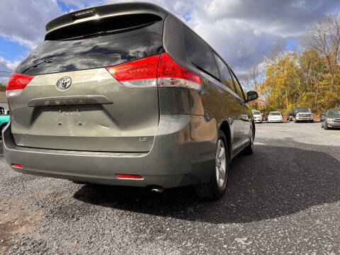 2011 Toyota Sienna LE 8-Passenger