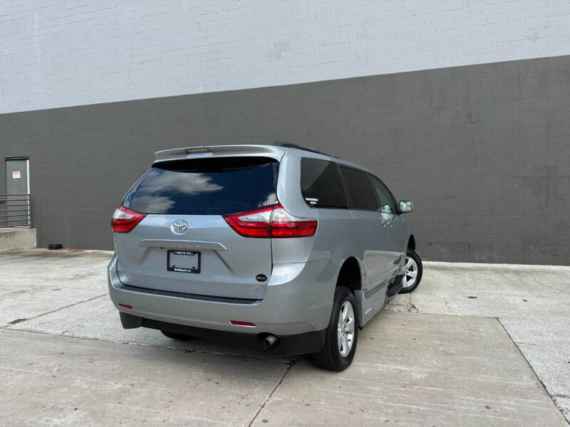 2015 Toyota Sienna LE Mobility 7-Passenger