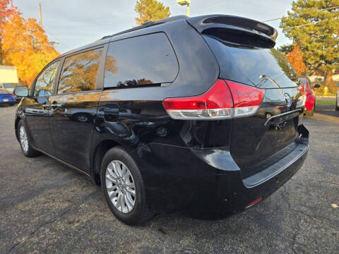 2013 Toyota Sienna XLE 8-Passenger