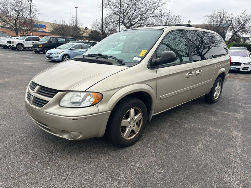 2005 Dodge Grand Caravan for sale at AUTOSAVIN in Villa Park IL