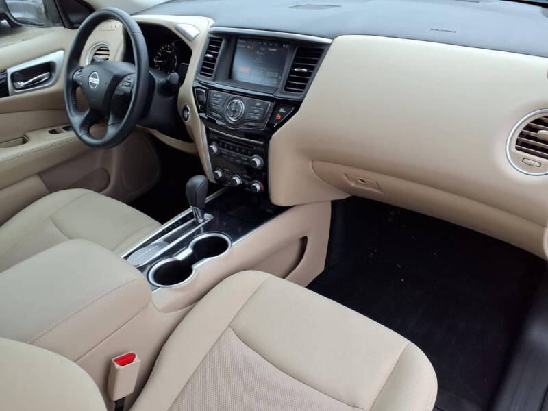 2020 Nissan Pathfinder SV