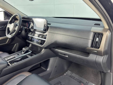 2023 Nissan Pathfinder Platinum