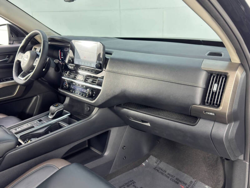 2023 Nissan Pathfinder Platinum