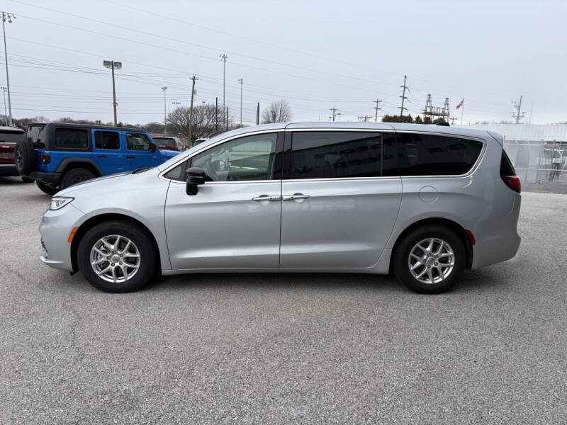 2024 Chrysler Pacifica Touring L