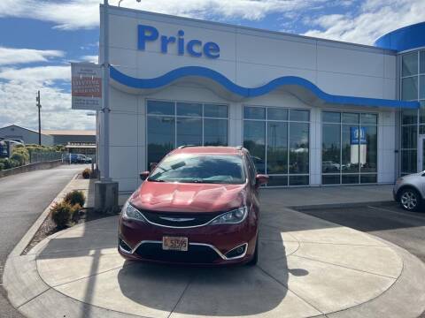 2017 Chrysler Pacifica for sale at Price Honda in McMinnville in Mcminnville OR