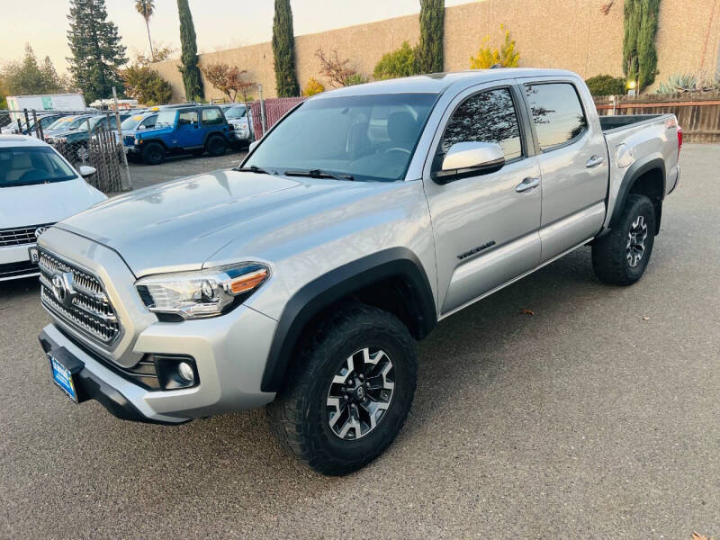 Toyota Tacoma's photo