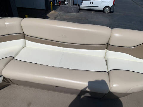 2000 Sun Tracker Party Barge 22 DLX