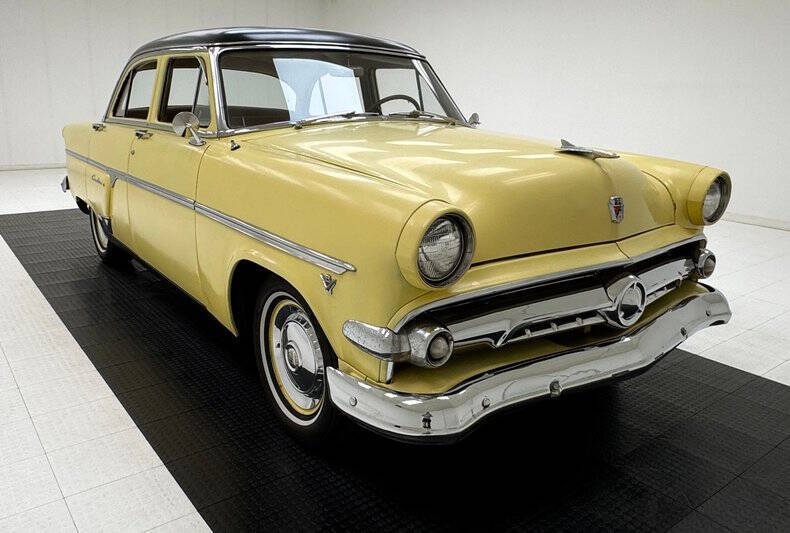 1954 Ford Crestline