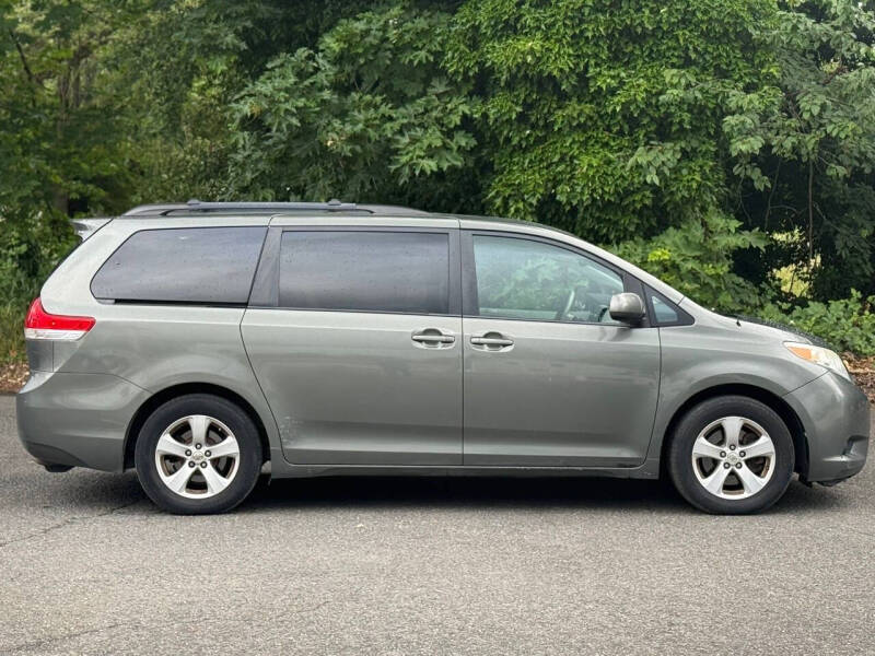 2012 Toyota Sienna LE 8-Passenger
