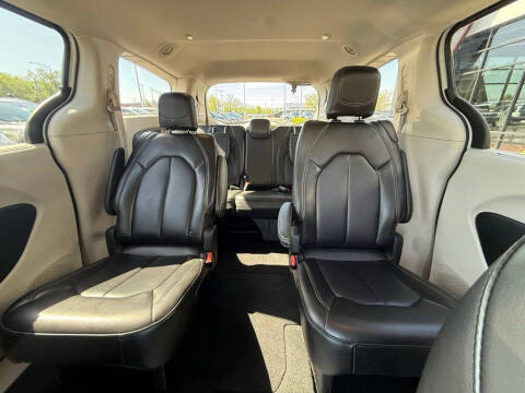 2023 Chrysler Pacifica Touring L
