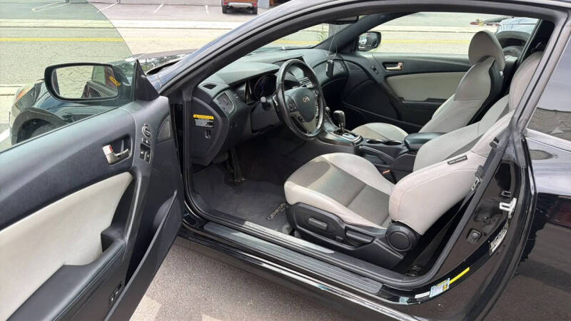 2013 Hyundai Genesis Coupe 2.0T Premium