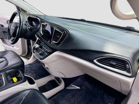 2018 Chrysler Pacifica Touring L Plus