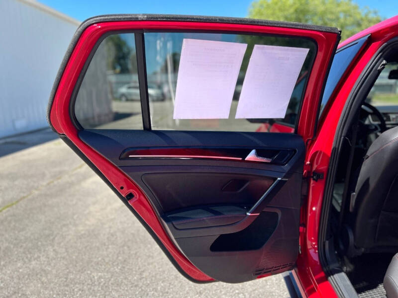 2017 Volkswagen Golf GTI SE