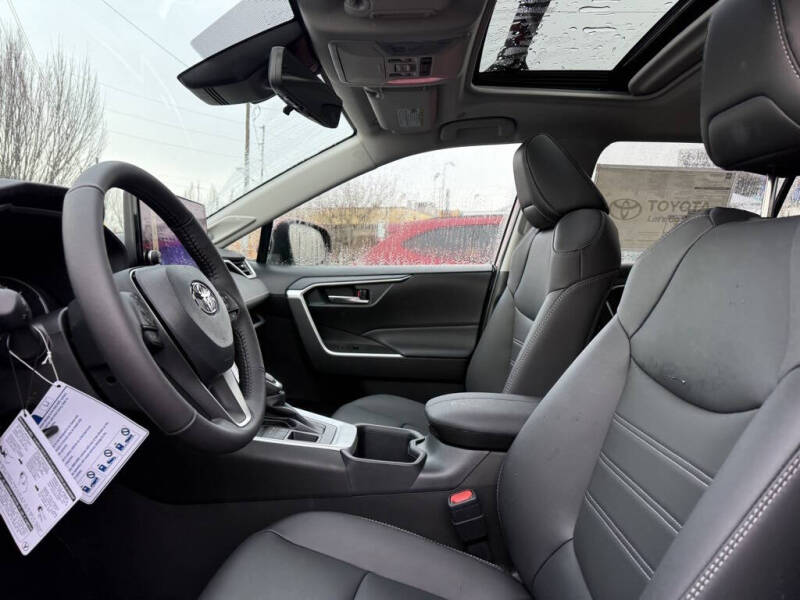 2025 Toyota RAV4 XLE Premium