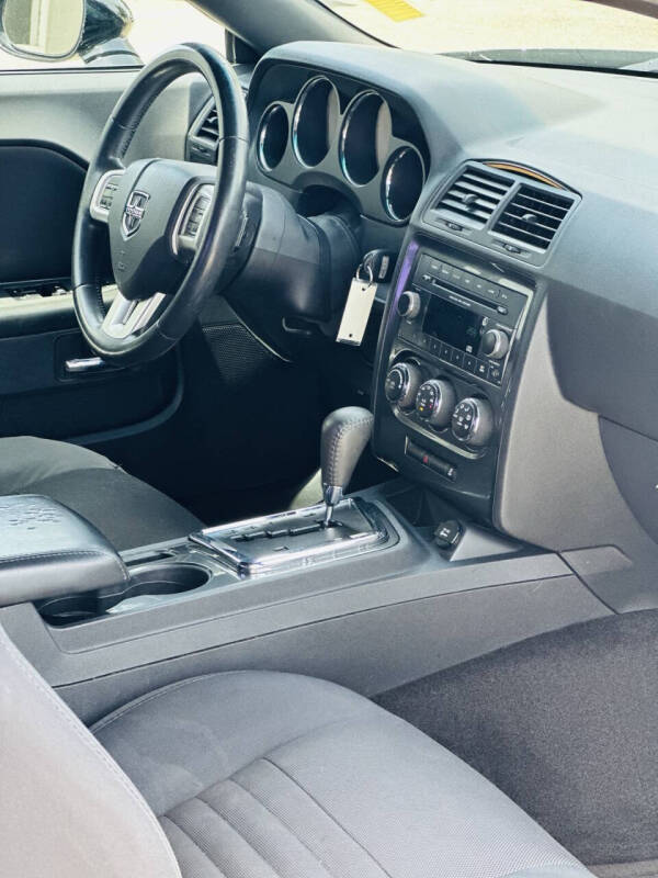 2014 Dodge Challenger SXT