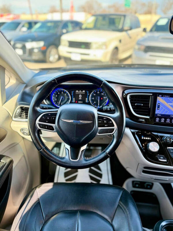 2017 Chrysler Pacifica Touring-L