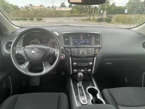 2017 Nissan Pathfinder SV