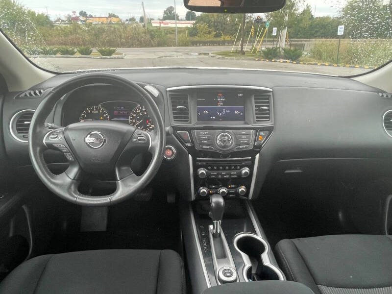 2017 Nissan Pathfinder SV