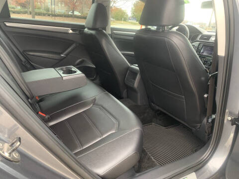 2017 Volkswagen Passat 1.8T R-Line