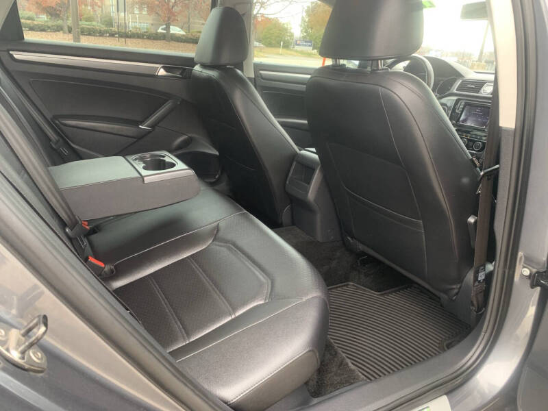 2017 Volkswagen Passat 1.8T R-Line