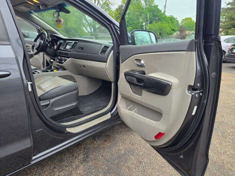 2017 Kia Sedona LX
