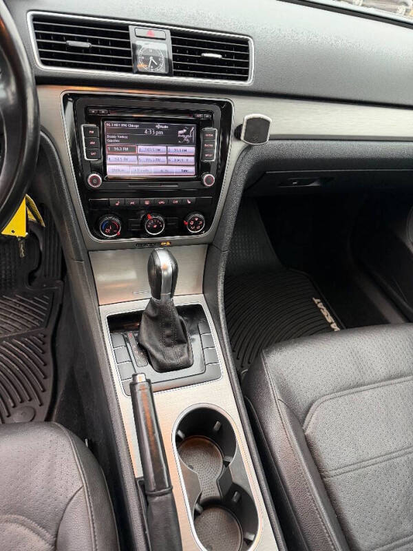 2014 Volkswagen Passat 1.8T SE PZEV