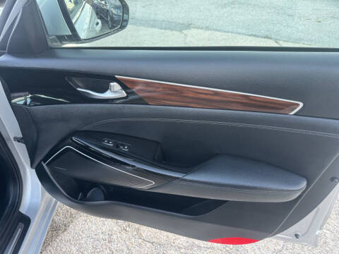 2017 Kia Cadenza Premium