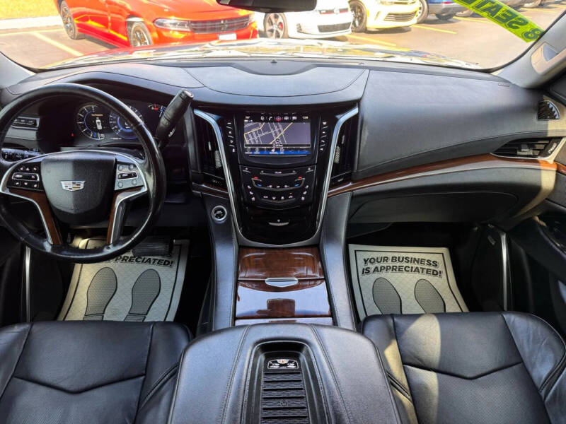 2018 Cadillac Escalade ESV Luxury