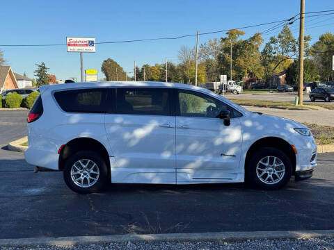 2024 Chrysler Pacifica Touring